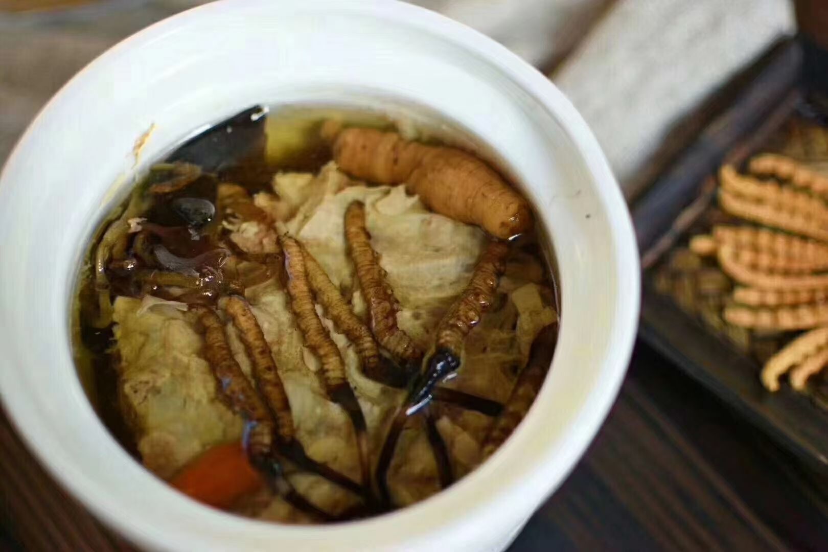 冬蟲夏草怎么食用？